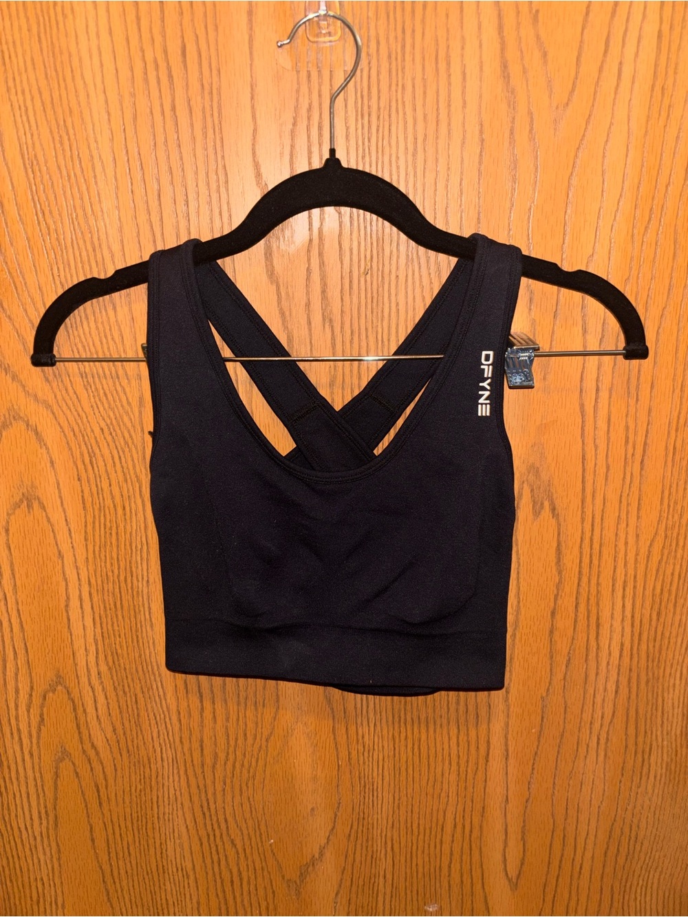 DFYNE Black Cross-Back Medium Support Sports Bra